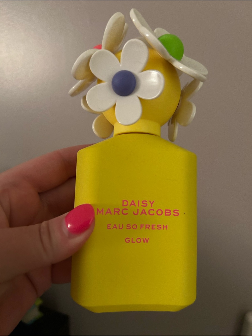 Marc Jacobs Daisy Eau So Fresh Glow Yellow Bottle with White Flower Cap